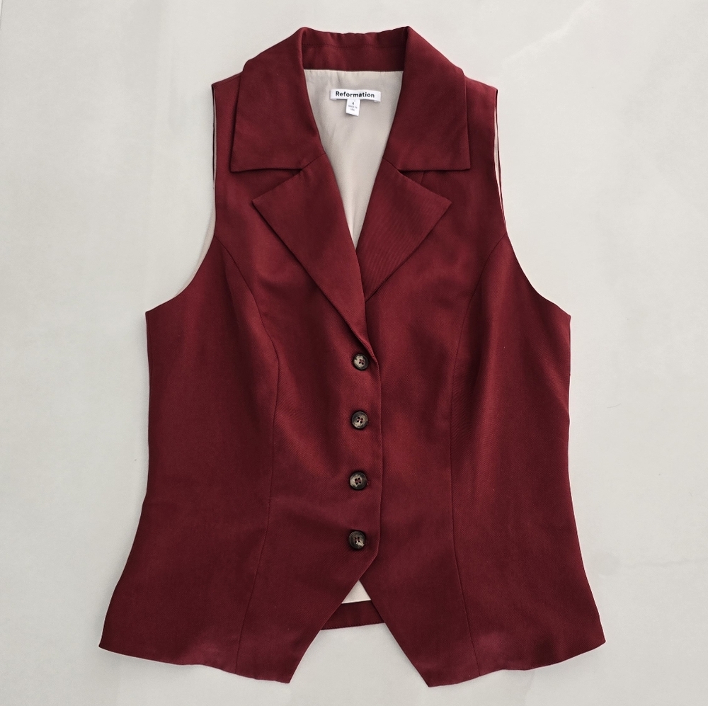 Women's Burgundy Sleeveless Blazer - Picture 3 of 8